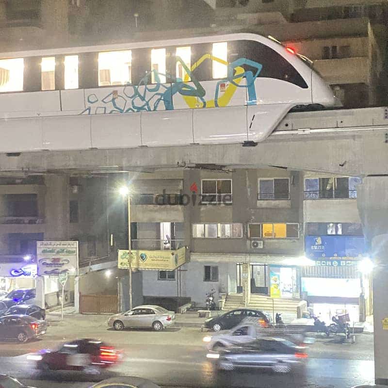 شقه علي ذاكر حسين الرئيسي بالتكيفات والمطبخ ارضيات hdf بجوار المونوريل 1