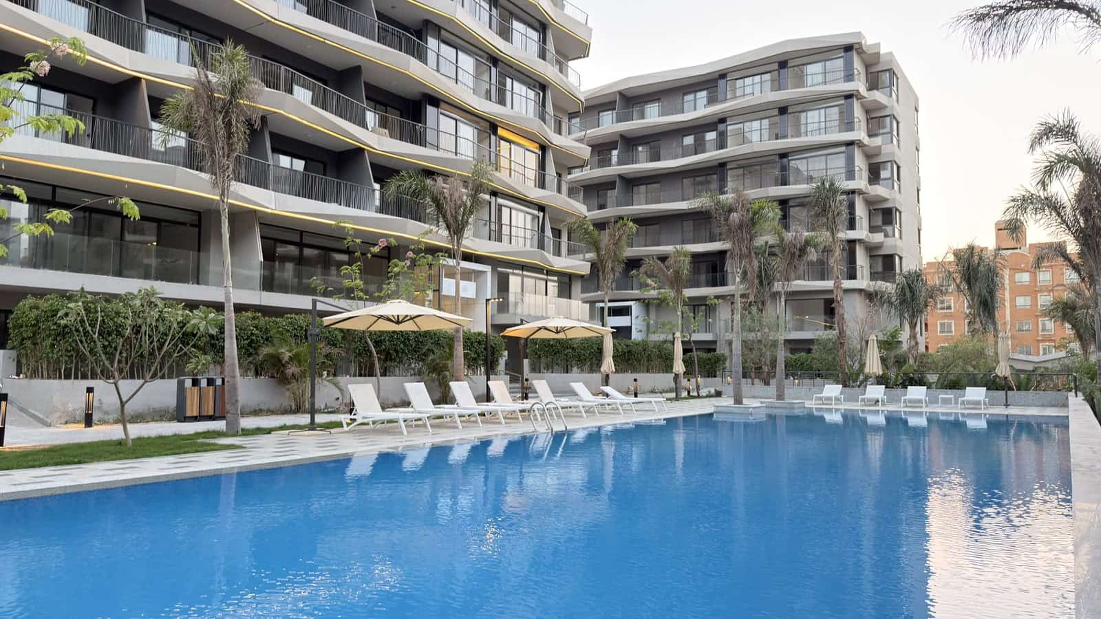 شقة 170م² للإيجار | Amorada Park View | أول سكن | Direct Pool View | 3 غرف 1