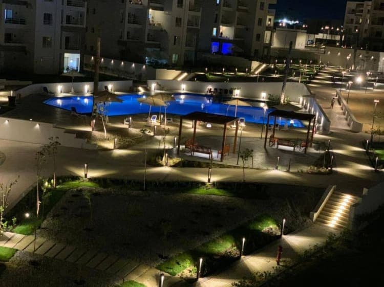 شاليه دور ثاني بروف على حمام السباحة بالساحل الشمالي 1