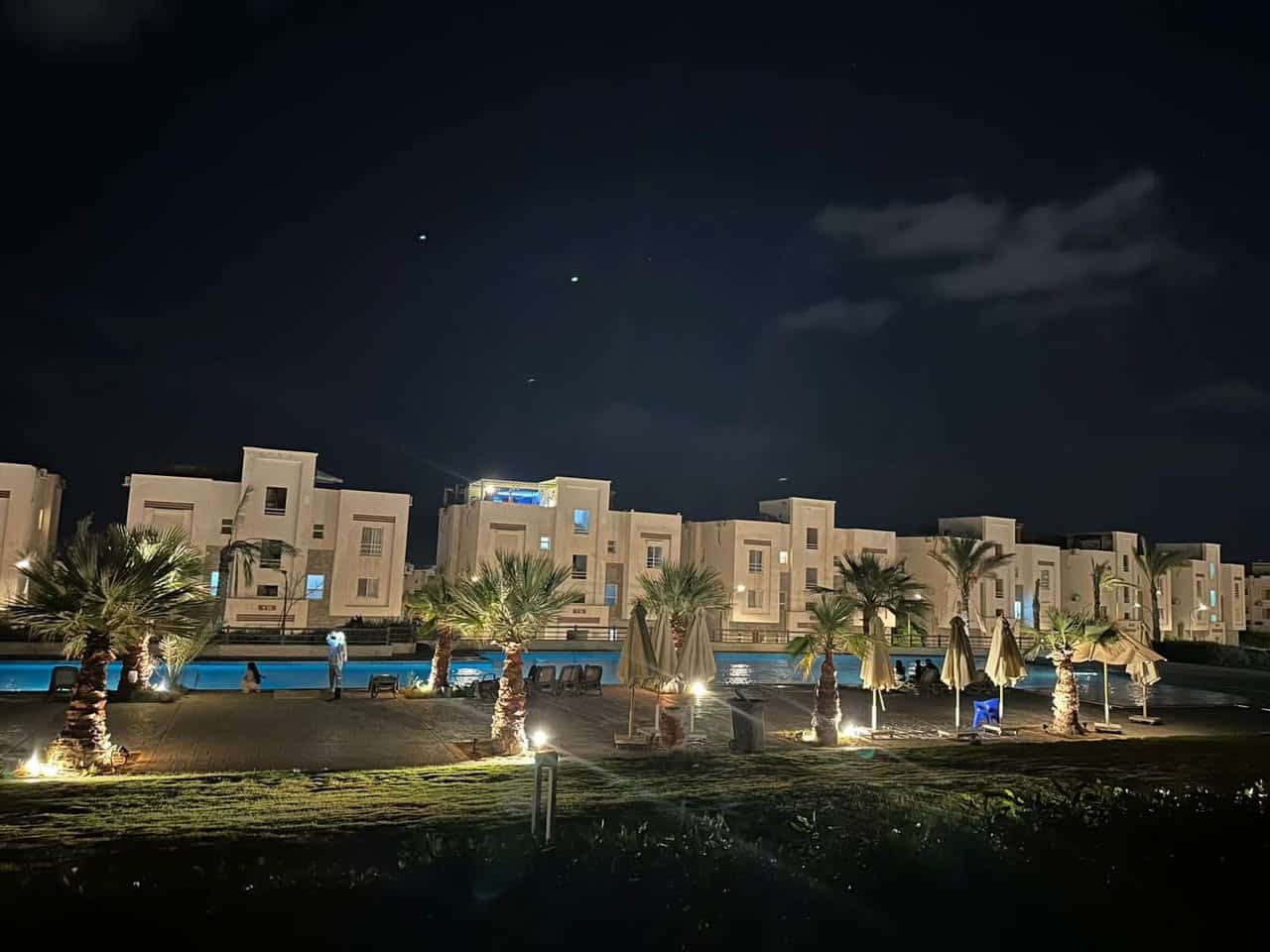 شاليه أرضي غرفتين للإيجار في قرية أمواج 1