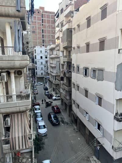 شقة سكن عائلي بشارع أحمد ماهر 7